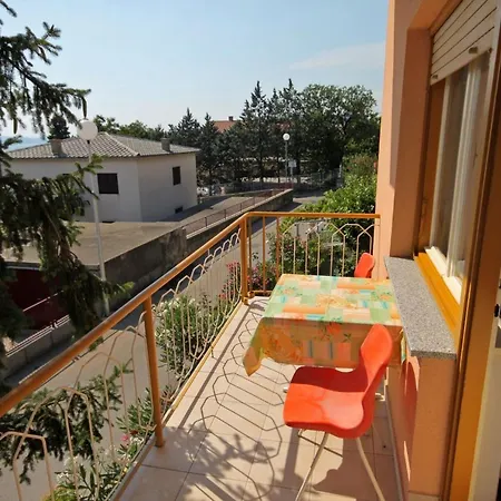 Pensjonat With A Parking Space - 5588 Novi Vinodolski